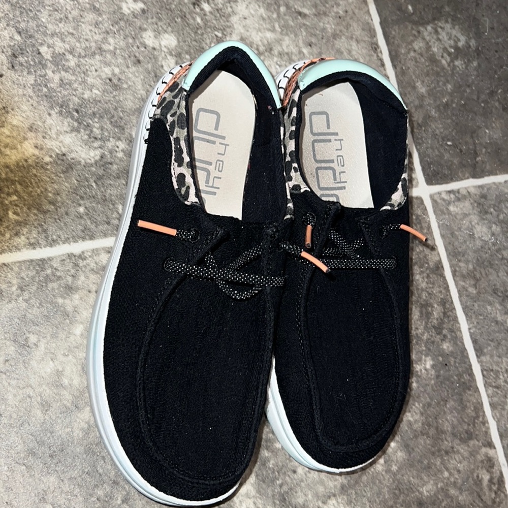 Women’s heydudes like new!